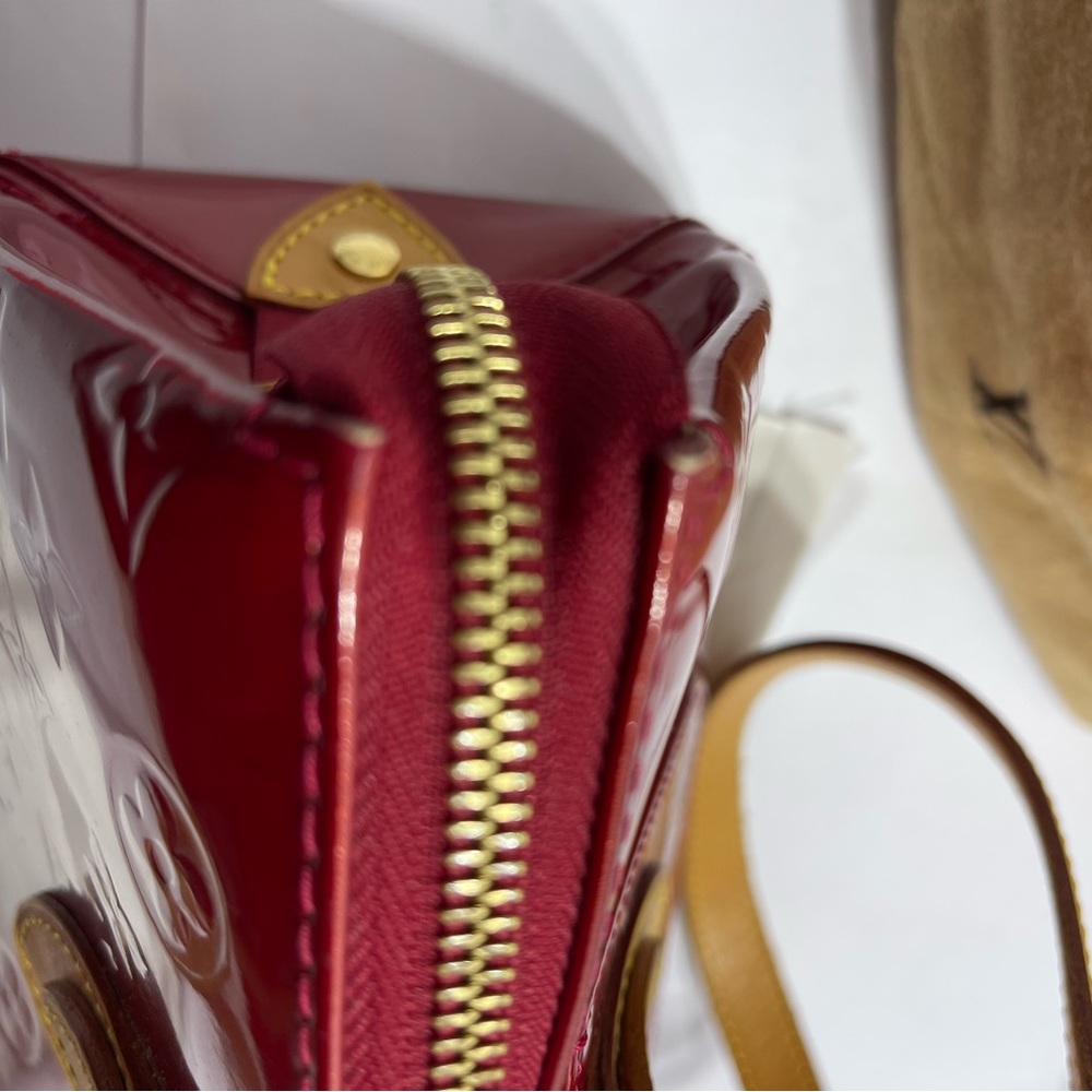Louis Vuitton Vintage Monogram Vernis Rosewood Avenue comes with dust bag. - Picture 16 of 16